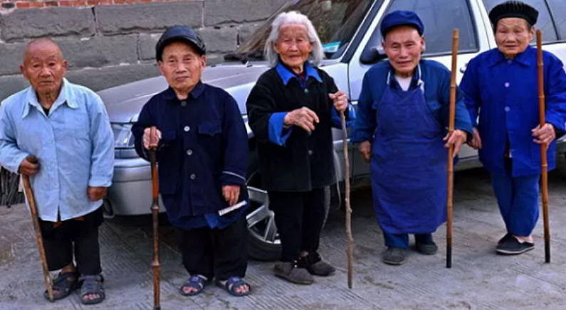 주민들 평균 키가 80cm밖에 안 됐던 중국 마을 ‘우물’에 숨겨진 비밀