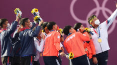“올림픽은 이래야지” 전 세계에 감동 전한 양궁 시상대의 ‘우정셀카’