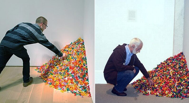 미술관 구석에 사탕 79.3kg 놔두고 관람객들이 마음대로 가져가게 한 화가의 사연